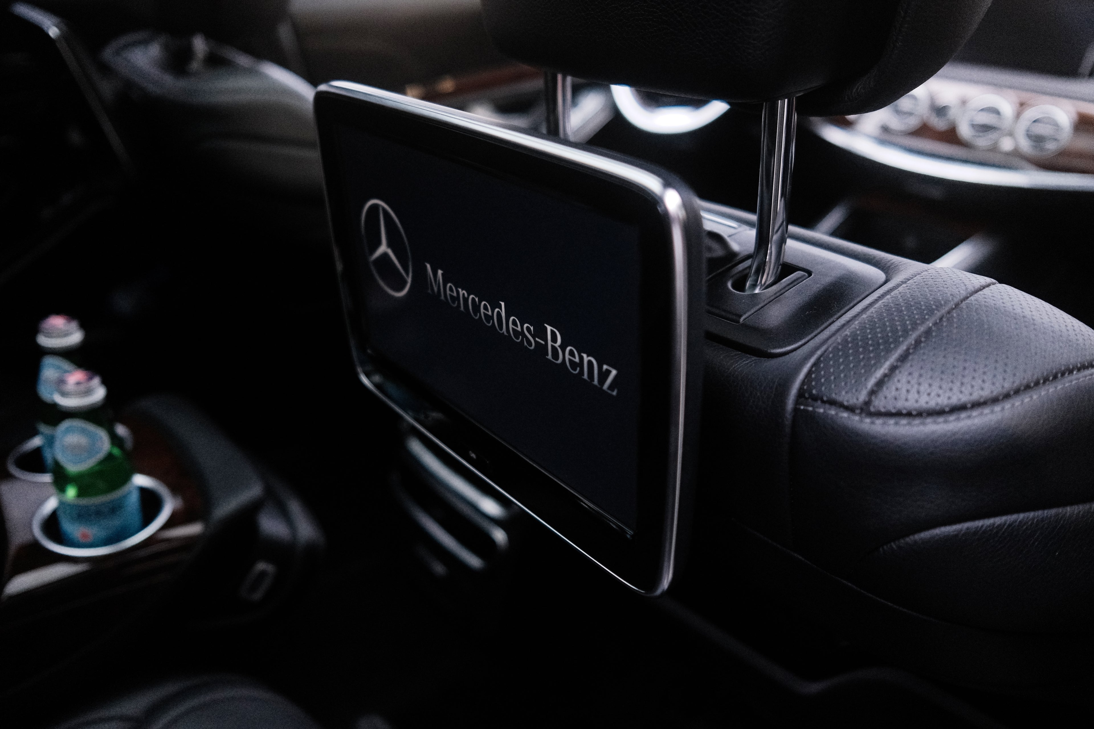 LUXURY TRANSFER WITH A PERSONAL CHAUFFEUR AND PRIVATE SECURITY IN BULGARIA WITH MERCEDES S-CLASS.